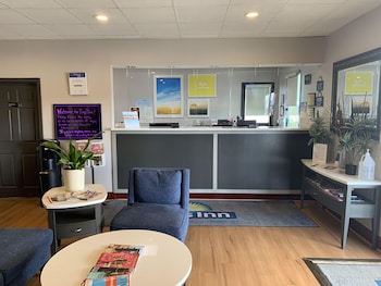 Days Inn By Wyndham Louisville Airport Fair And Expo Center,Jefferson County>>Brooks,2 star