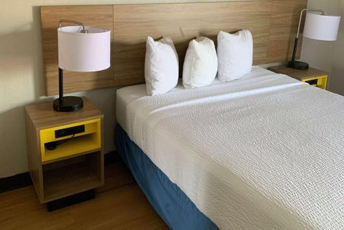 days inn by wyndham louisville airport fair and expo center