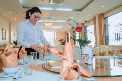 hung long harbour hotel