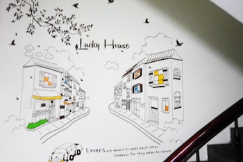 lucky house hotel
