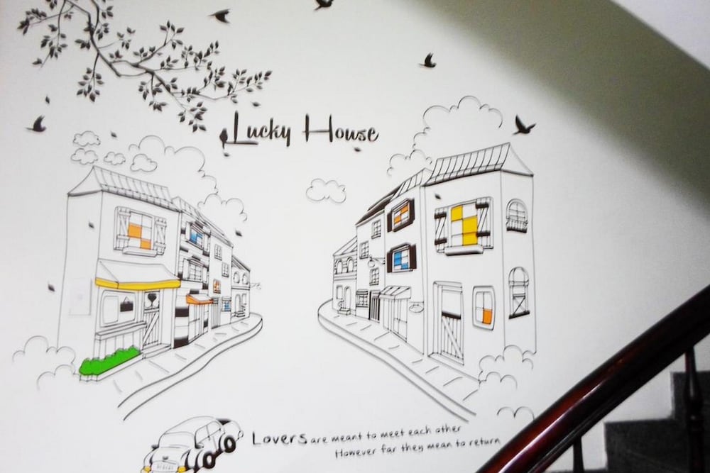 lucky house hotel