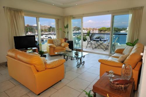 marina banderas suites