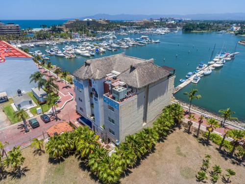 marina banderas suites