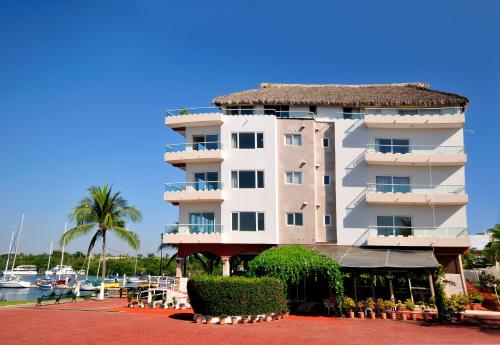 marina banderas suites