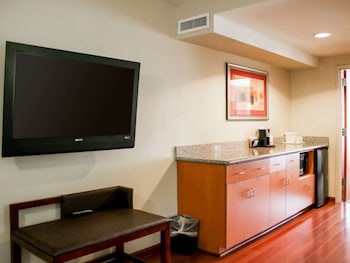 comfort suites at virginia center commons