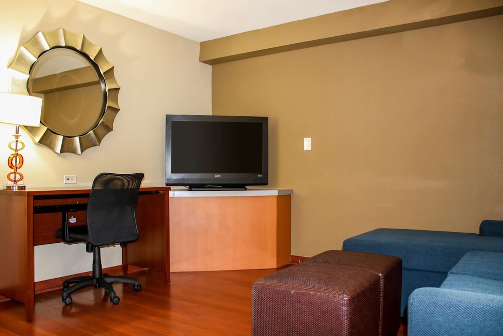 comfort suites at virginia center commons