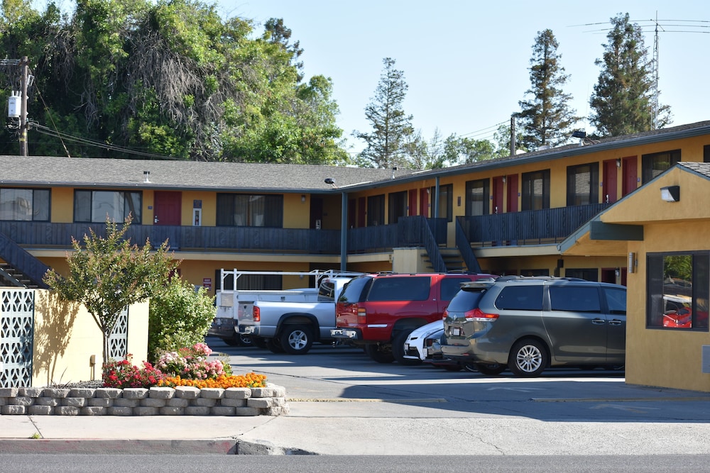 apex inn