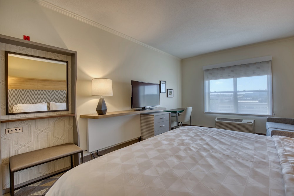 holiday inn hotel and suites madison west an ihg hotel