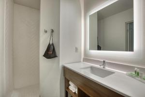 Holiday Inn Hotel & Suites Madison West, An Ihg Hotel,Madison>>Dane,3 star