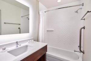 Holiday Inn Hotel & Suites Madison West, An Ihg Hotel,Madison>>Dane,3 star