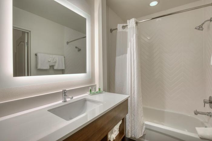 holiday inn hotel and suites madison west an ihg hotel