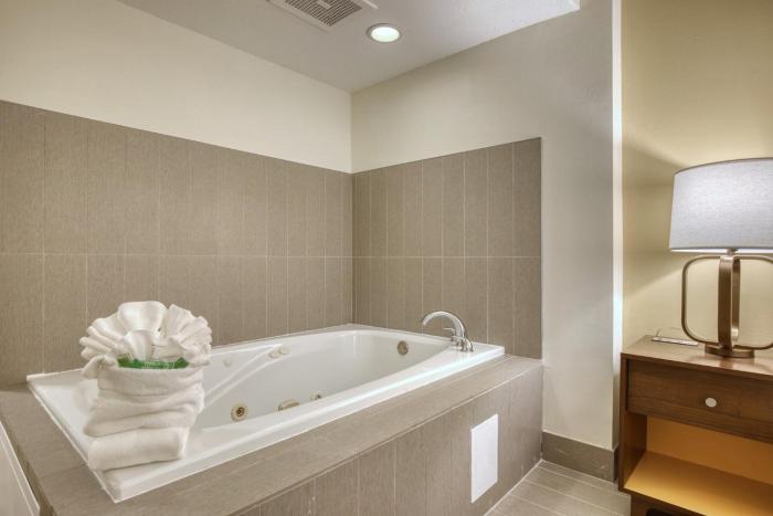holiday inn hotel and suites madison west an ihg hotel