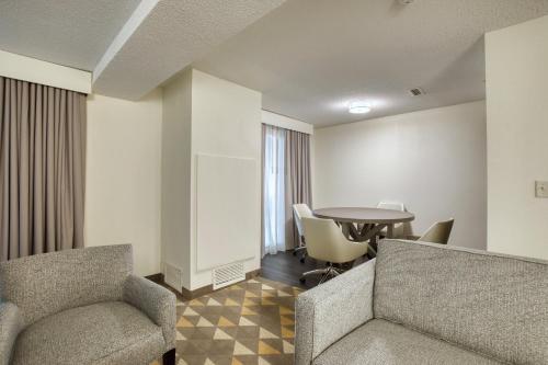 holiday inn hotel and suites madison west an ihg hotel