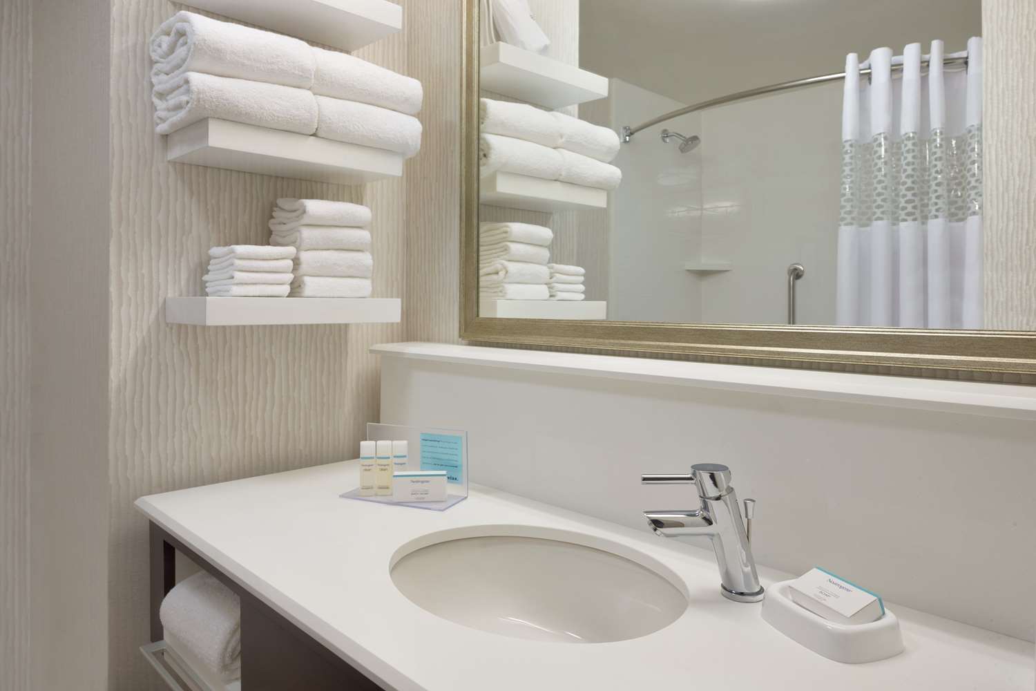 hampton inn and suites rosemont chicago ohare