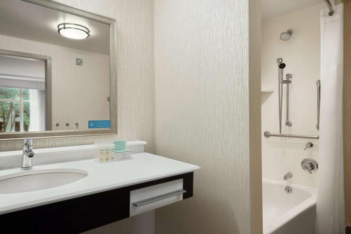 hampton inn and suites rosemont chicago ohare
