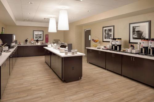 hampton inn and suites rosemont chicago ohare