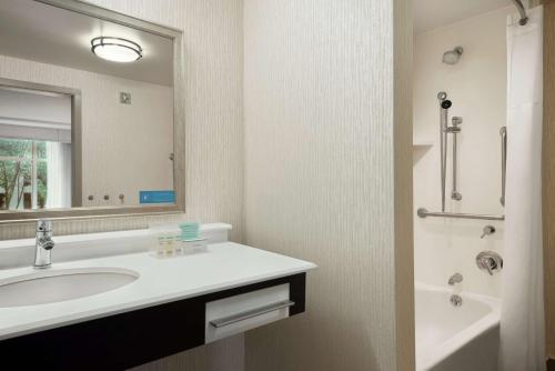 hampton inn and suites rosemont chicago ohare