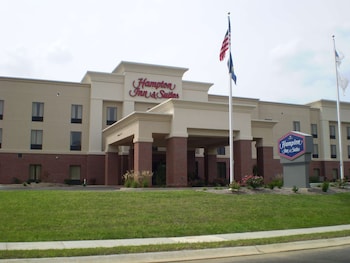 hampton inn and suites madisonville