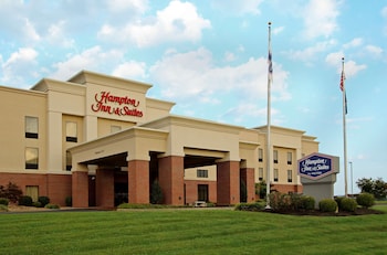 hampton inn and suites madisonville