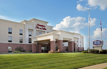 hampton inn and suites madisonville