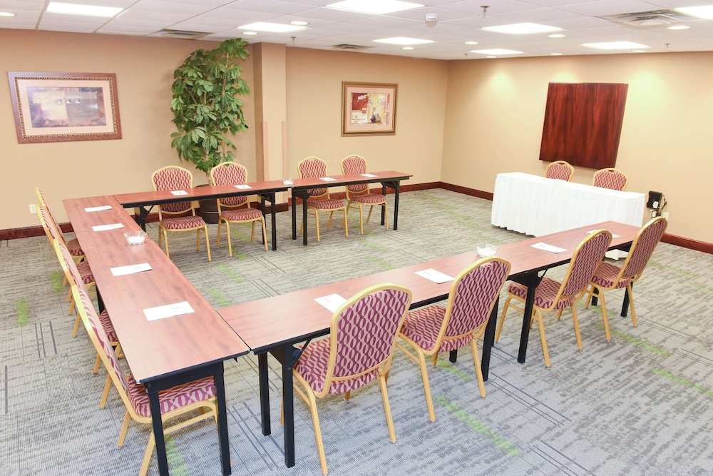 hampton inn and suites madisonville