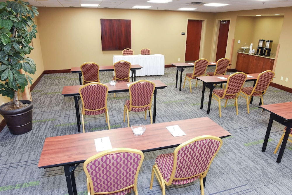 hampton inn and suites madisonville