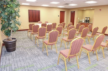 hampton inn and suites madisonville