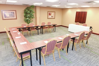 hampton inn and suites madisonville