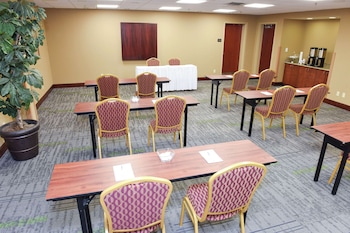 hampton inn and suites madisonville
