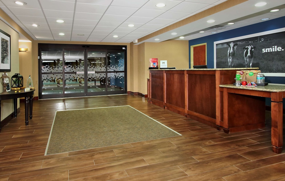 hampton inn and suites madisonville