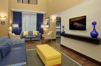 hampton inn and suites madisonville