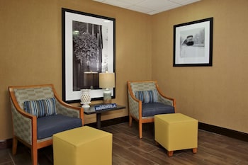 hampton inn and suites madisonville