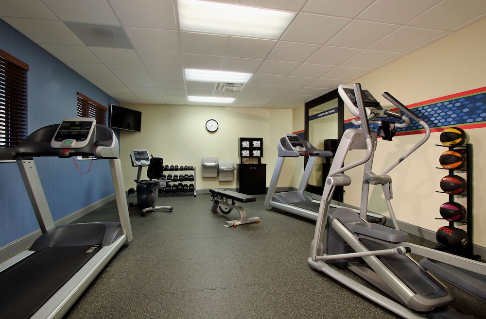 hampton inn and suites madisonville