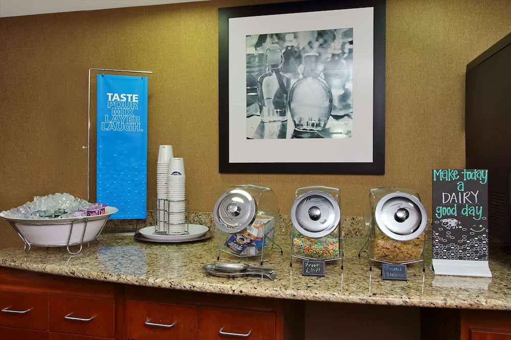 hampton inn and suites madisonville