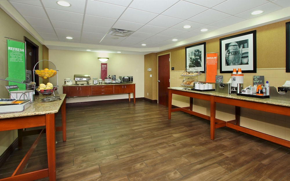 hampton inn and suites madisonville