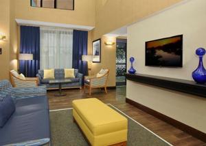 hampton inn and suites madisonville