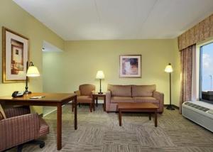 hampton inn and suites madisonville