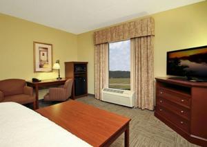 hampton inn and suites madisonville
