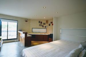 papa whale kaohsiung formosa boulevard