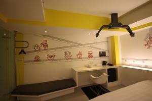 papa whale kaohsiung formosa boulevard