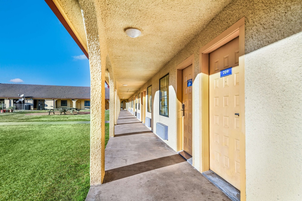 americas best value inn bonham