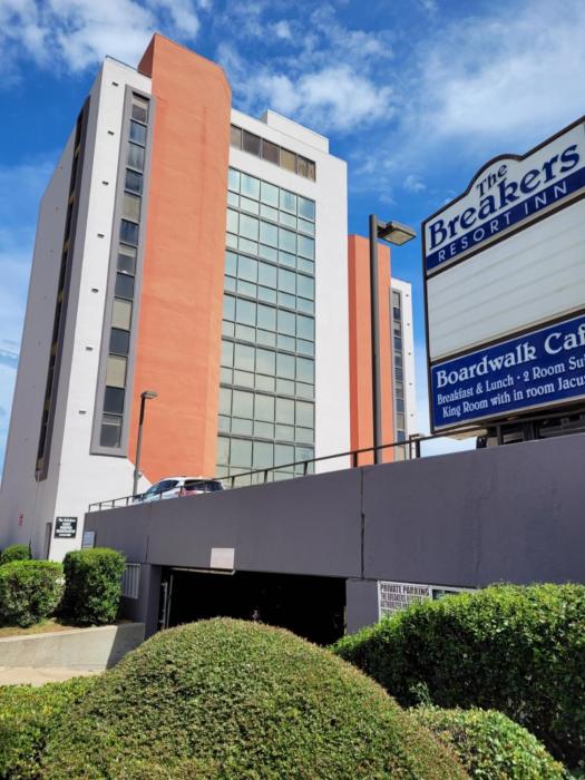 breakers resort inn