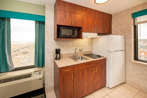 breakers resort inn