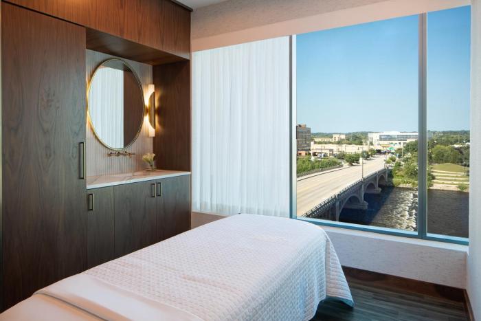 amway grand plaza curio collection by hilton