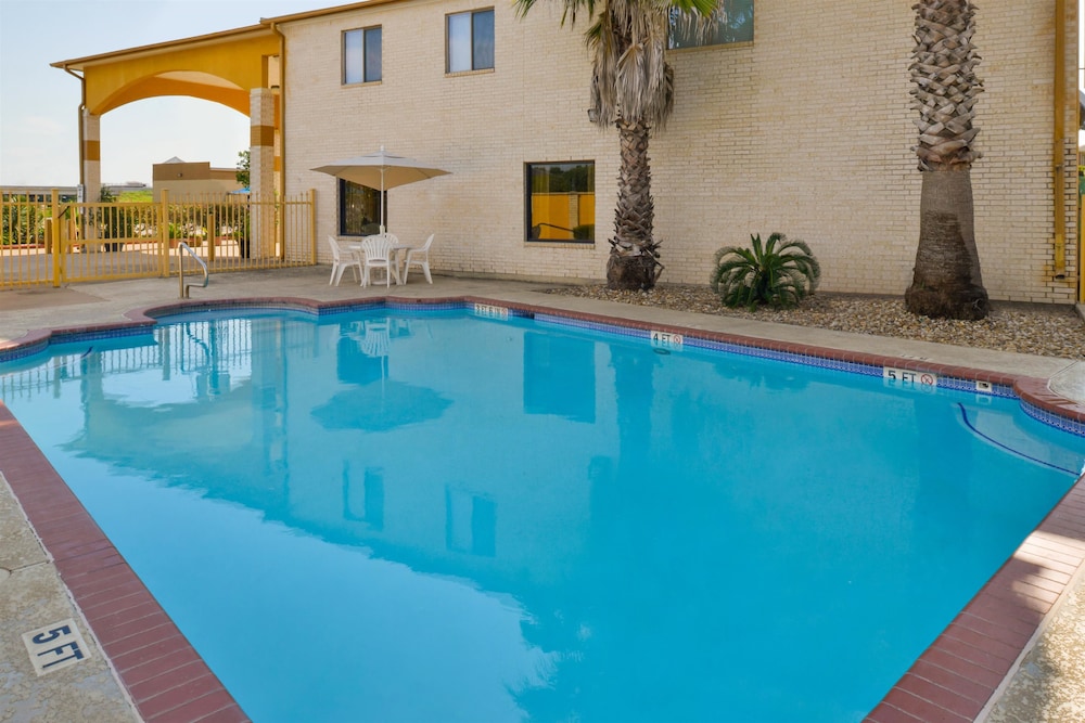 americas best value inn and suites waller prairie view