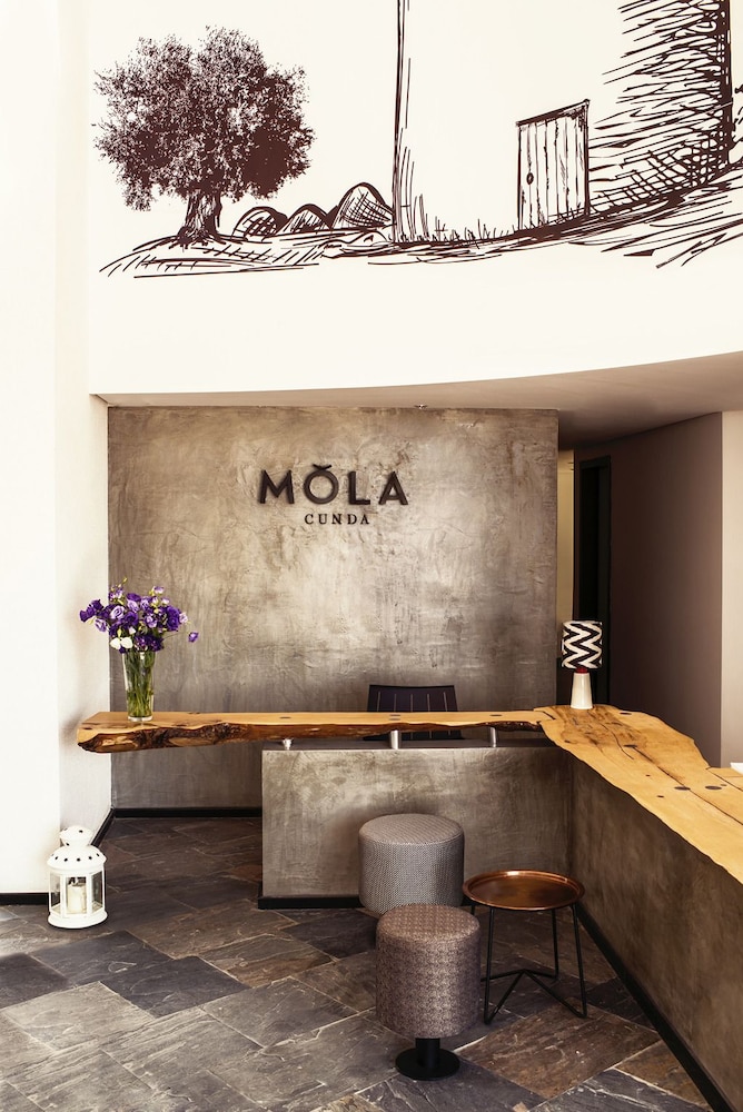 mola cunda hotel