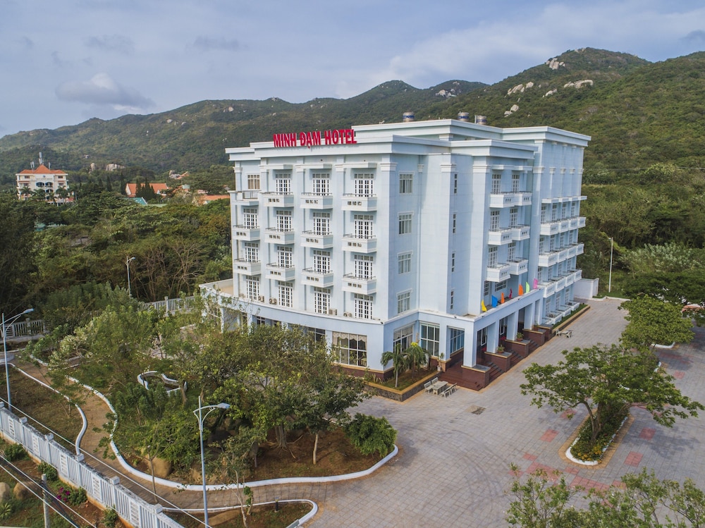 minh dam hotel and restaurant