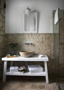 manastir alacati hotel