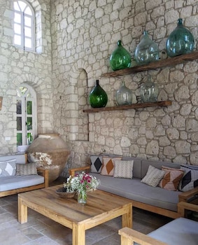 manastir alacati hotel