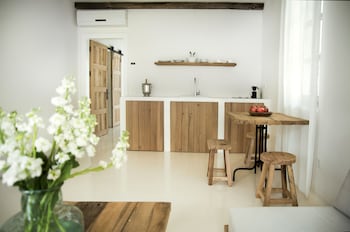 manastir alacati hotel